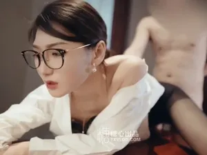 Vào phòng riêng được tiền bối nữ dâm dục liếm củ khoải cho