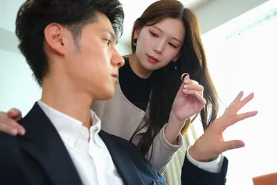 Người vợ đi đi chơi, ông chồng ở nhà bị nhỏ em bà xã gạ đụ không trượt phát nào